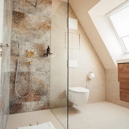 Beppo Restaurant Hotel *